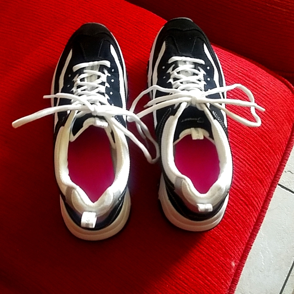 Skechers S Sport Gabie Sneaker Women’s Size 11! Will fit a narrow/medium foot!